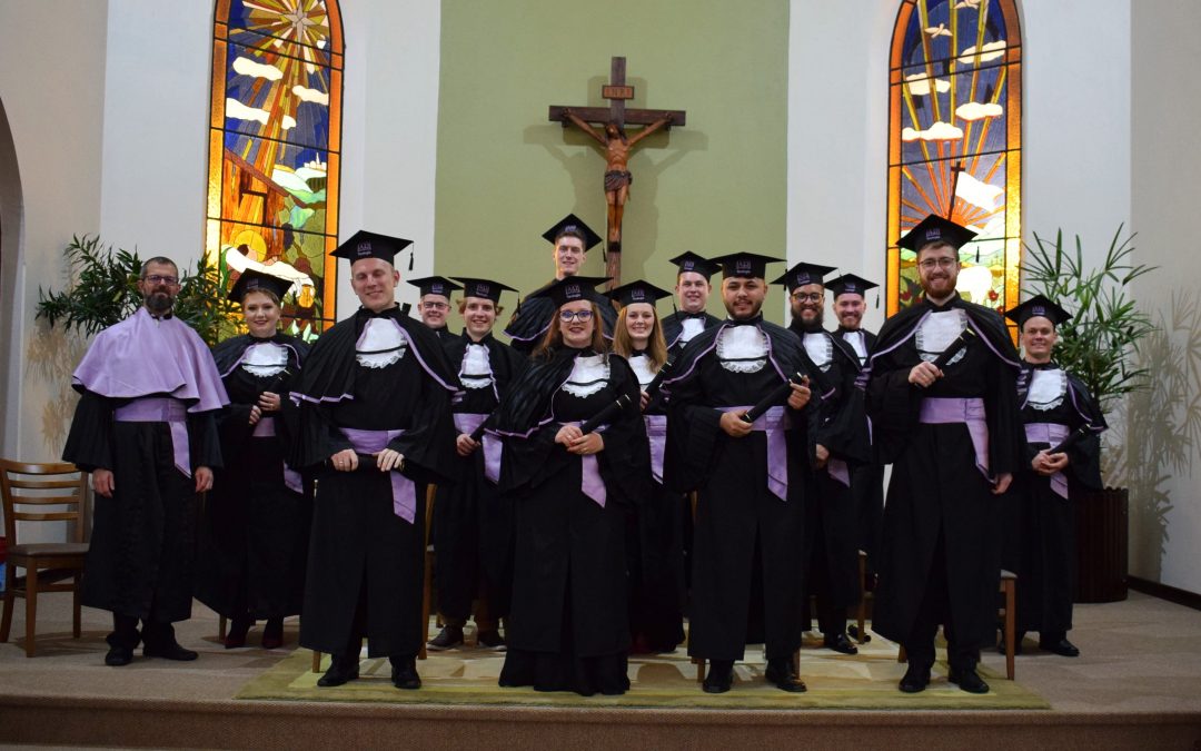 Gratidão a Deus na formatura do curso de Bacharelado em Teologia da FLT