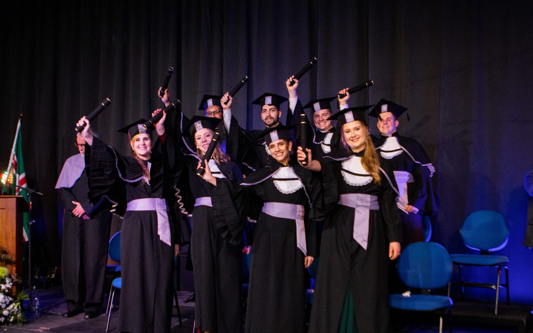 FLT celebra formatura do Bacharelado em Teologia com culto de gratidão e colação de grau